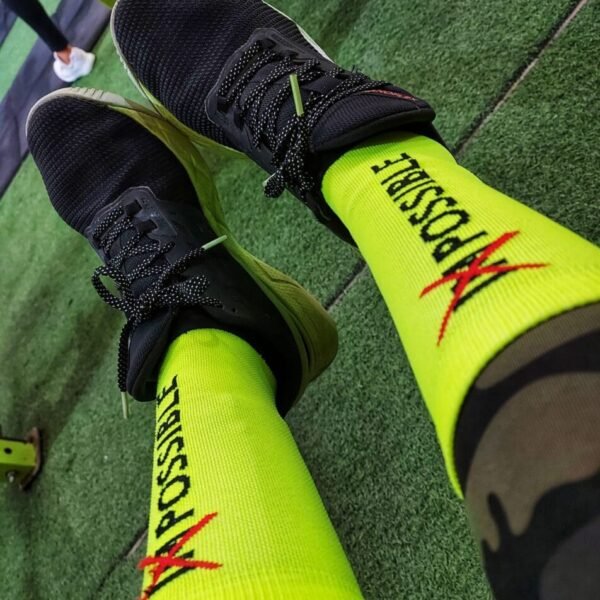 Medias deportivas amarillo neón