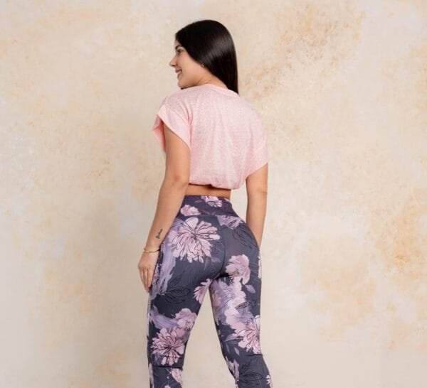 Sudadera crop rosa - Imagen 3
