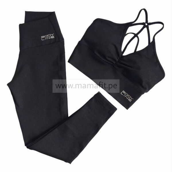 Conjunto deportivo gris