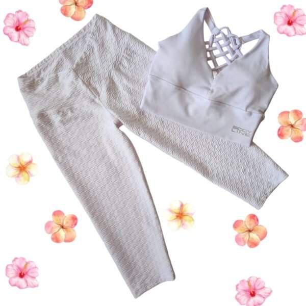 Conjunto deportivo blanco