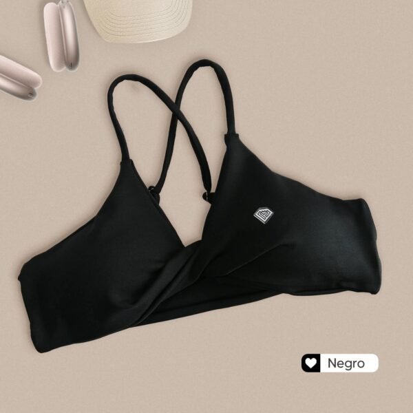 Top deportivo negro