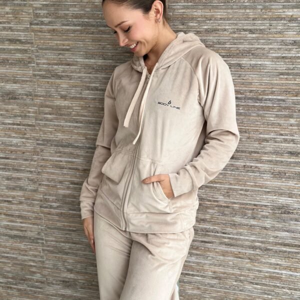 Buzo deportivo confort crema (M y L)